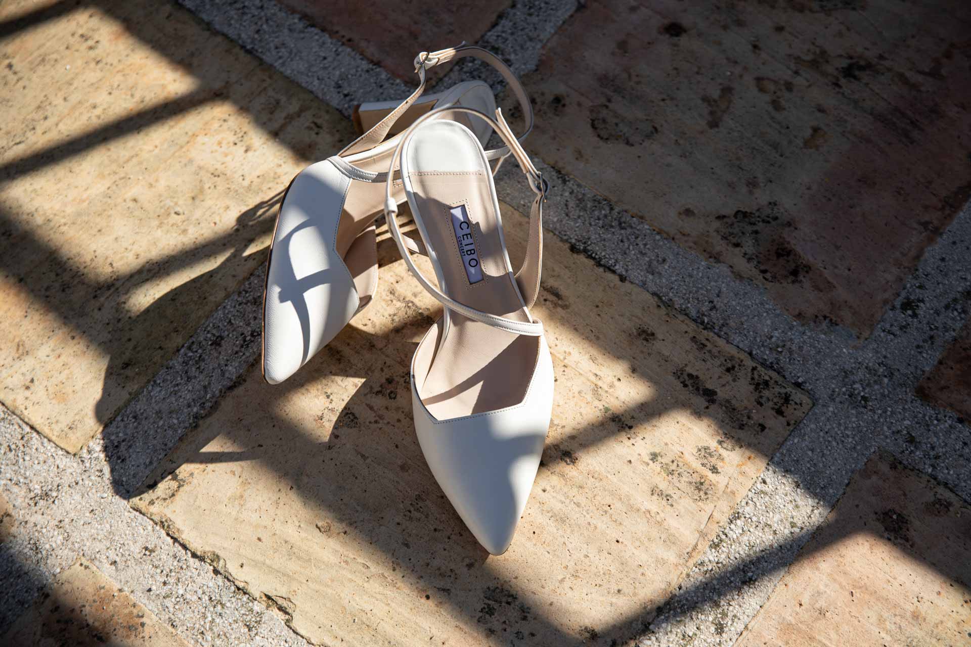 Detalle zapatos de la novia